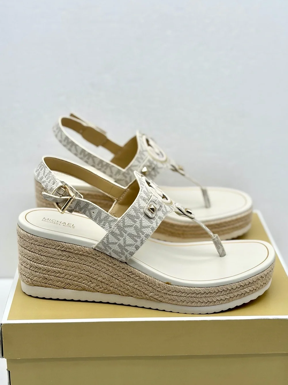 Michael Kors Aubrey Cutout Leather Wedge Sandal Vanilla 10